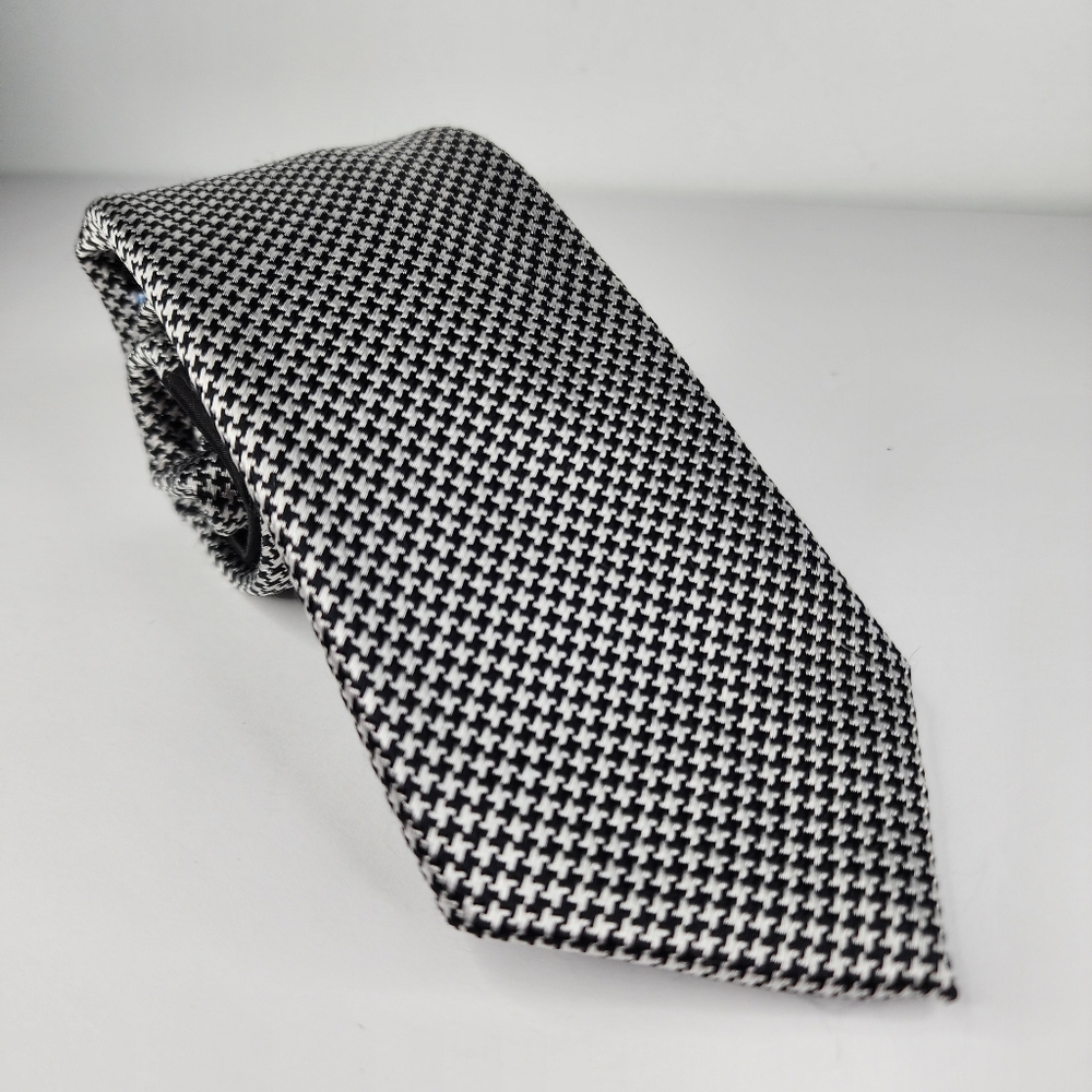 COUNTESS MARA Black Silk Tie.